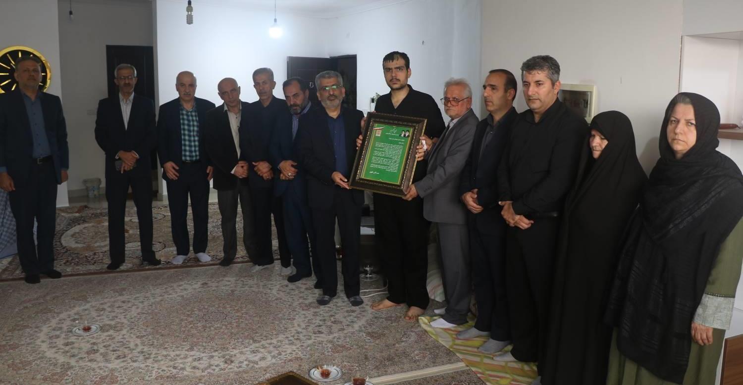 ادای احترام معاون مدیرعامل بانک مسکن به مقام شامخ شهید جودت / گرامیداشت یاد مظلومیتی که در حمله رژیم صهیونیستی رقم خورد