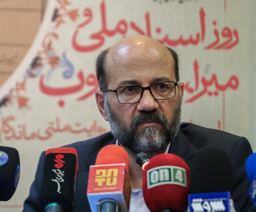با تلاش‌های استعمارگرانه انگلستان، فارسی‌زدایی در کشور هند صورت گرفت