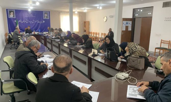 تحویل کارت‌های بانک سرمایه به فرهنگیان ارجمند در سراسر کشور