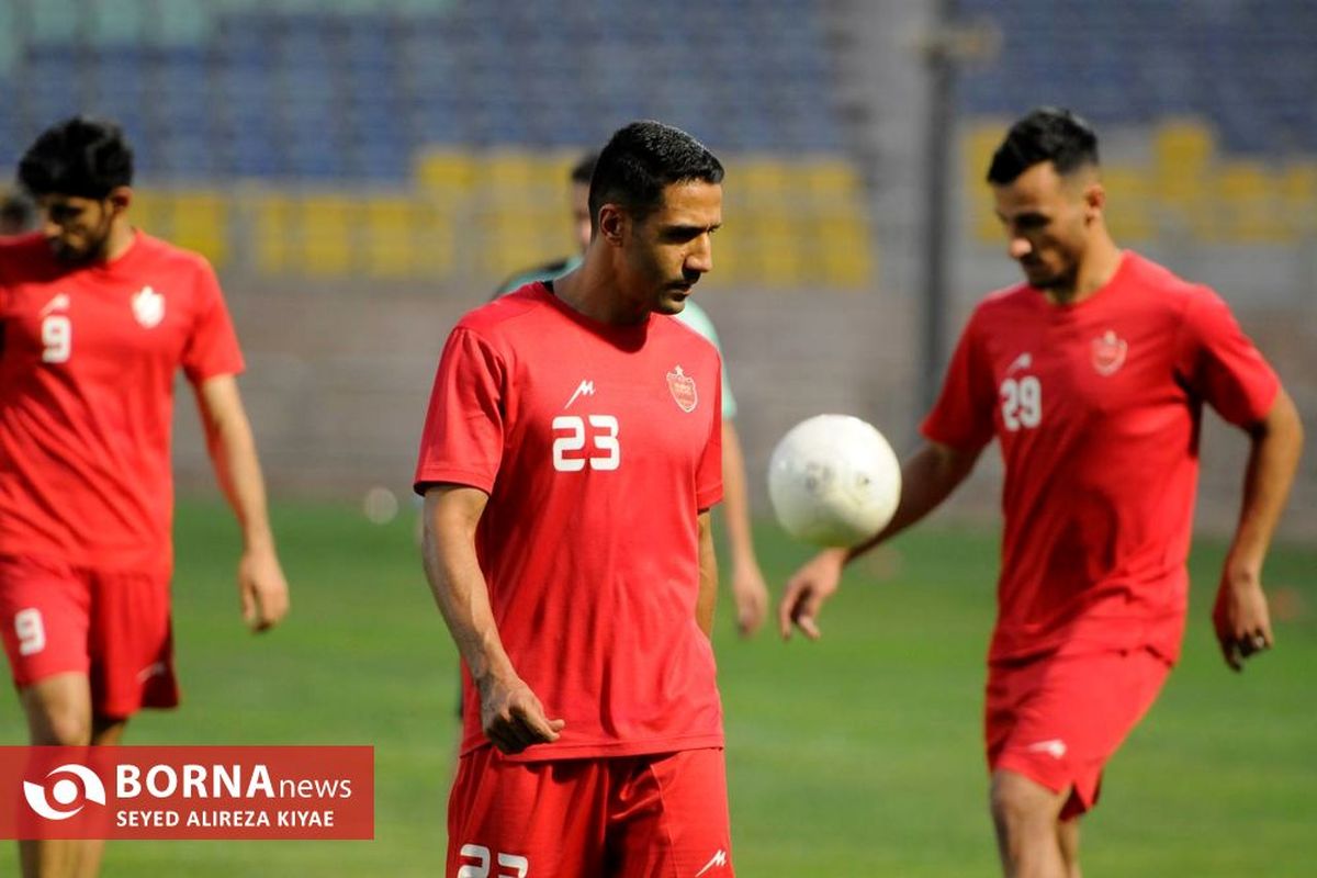 بازیکنان جدید پرسپولیس و استقلال نمی‌توانند قراردادهای‌شان را ثبت کنند