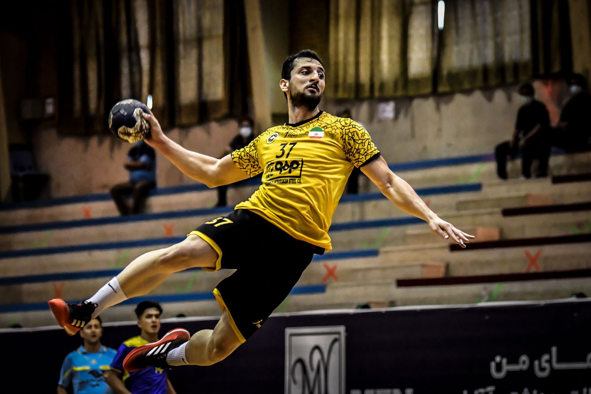 بازیکن سابق بارسلونا هدایت تیم هندبال سپاهان را بر عهده گرفت