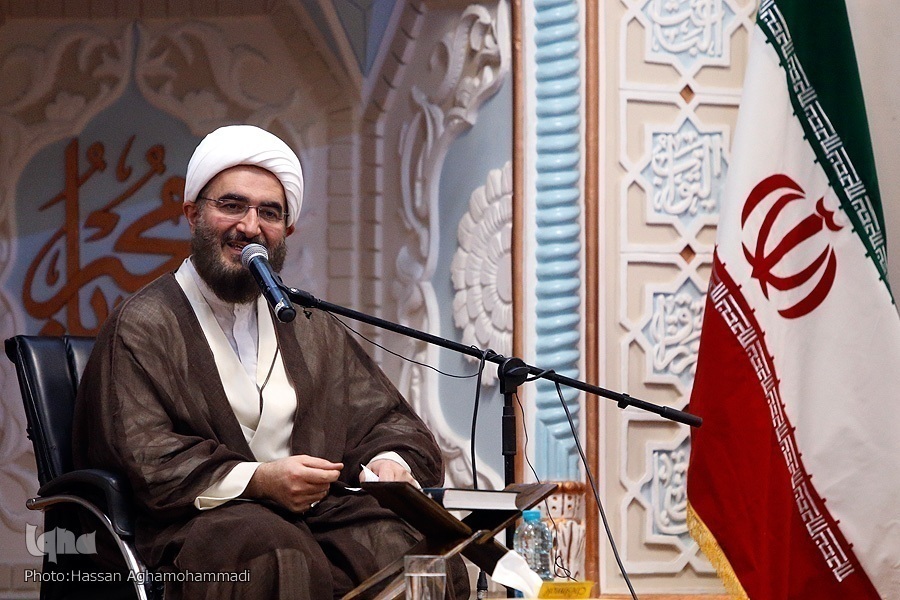 امام جمعه موقت تهران:  جاهلان ساکت شوند مردم به جان هم نمی‌افتند